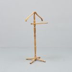 524682 Valet stand